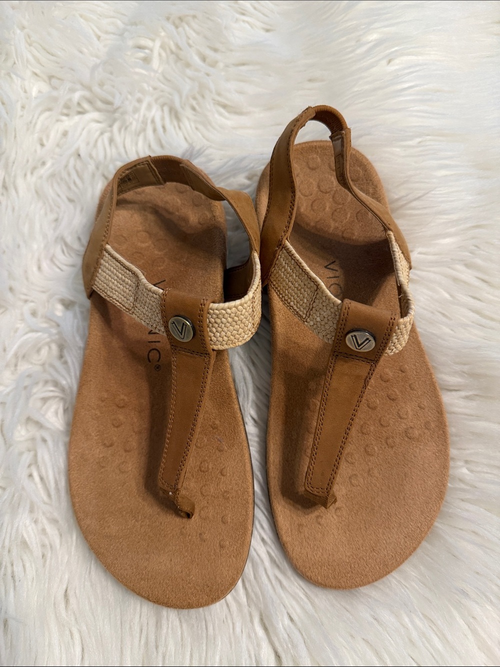Vionic Women's Tan Slingback Thong Sandals with Beige Strap Detail size 5
